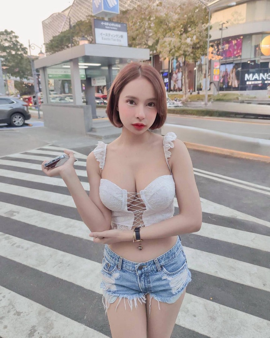 เปิดวาร์ป ทำความรู้จัก ดีเจบาร์บี้มอส สาวสวย หุ่นแซ่บ แห่งวงการ โอนลี่แฟน18+ 22